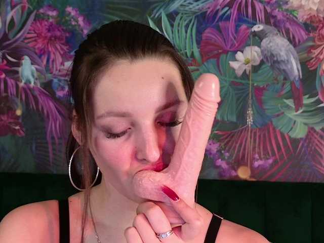 Vixsaria's BongaCams show and profile