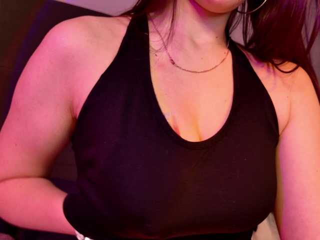 Vixsaria's BongaCams show and profile