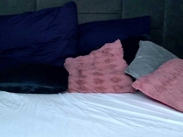 Vixsaria's BongaCams show and profile