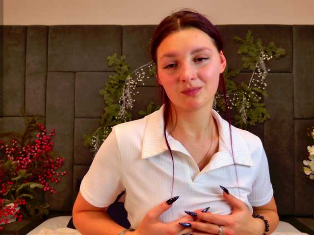 Vixsaria's BongaCams show and profile