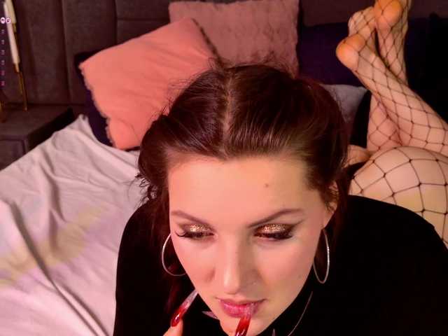 Vixsaria's BongaCams show and profile