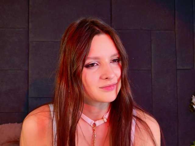 Vixsaria's BongaCams show and profile