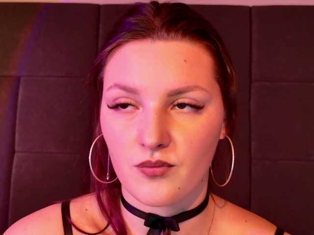 Vixsaria's BongaCams show and profile