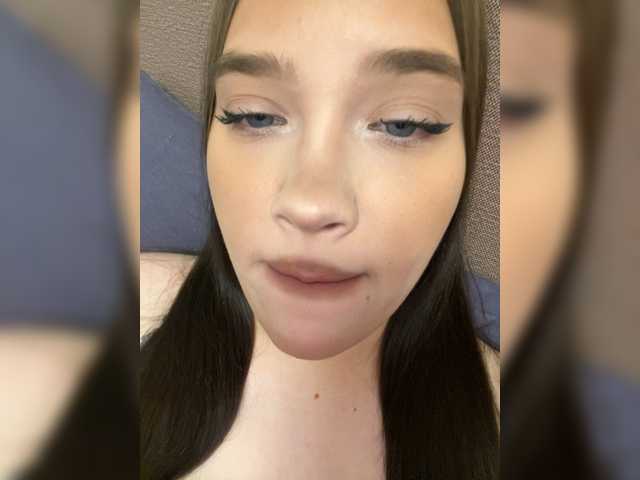 Glossmixdoll's BongaCams show and profile