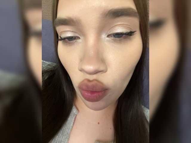 Glossmixdoll's BongaCams show and profile