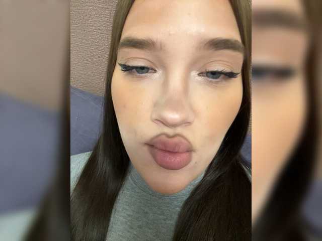 Glossmixdoll's BongaCams show and profile