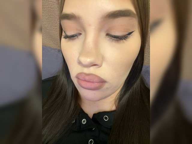 Glossmixdoll's BongaCams show and profile