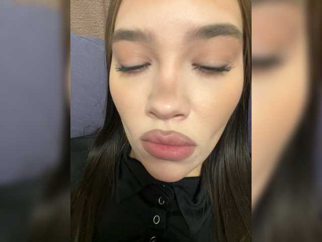 Glossmixdoll's BongaCams show and profile