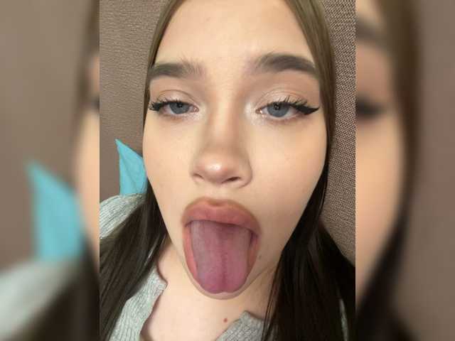 Glossmixdoll's BongaCams show and profile