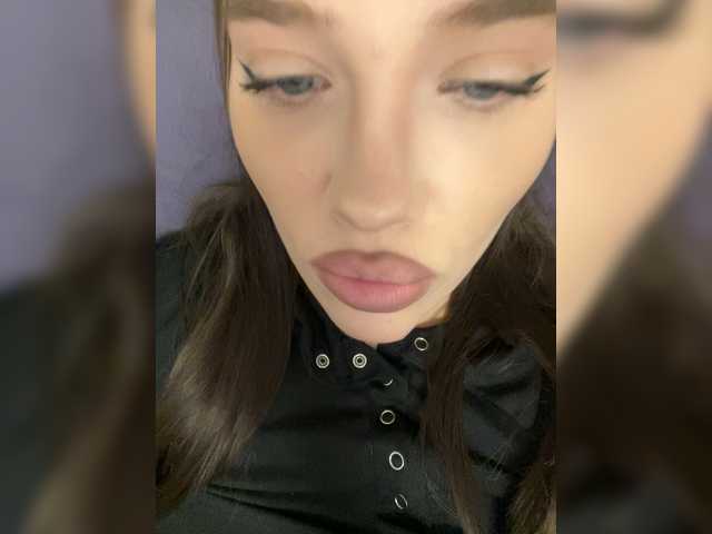 Glossmixdoll's BongaCams show and profile