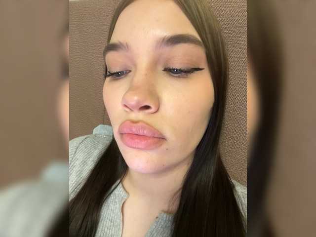 Glossmixdoll's BongaCams show and profile