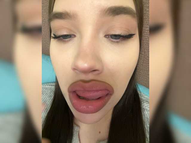 Glossmixdoll's BongaCams show and profile