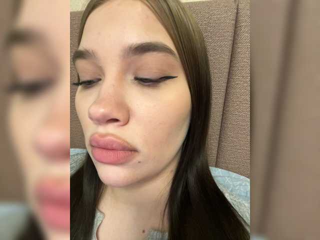 Glossmixdoll's BongaCams show and profile