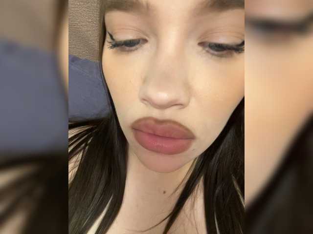 Glossmixdoll's BongaCams show and profile