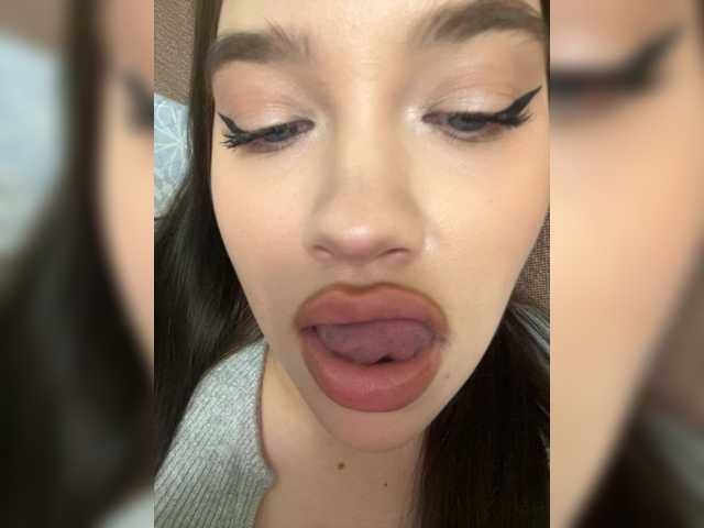 Glossmixdoll's BongaCams show and profile