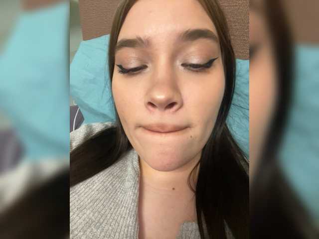 Glossmixdoll's BongaCams show and profile