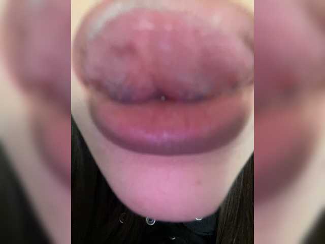 Glossmixdoll's BongaCams show and profile