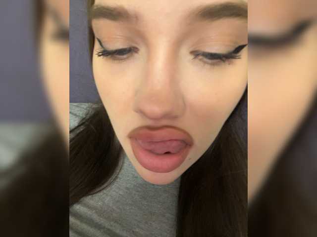 Glossmixdoll's BongaCams show and profile