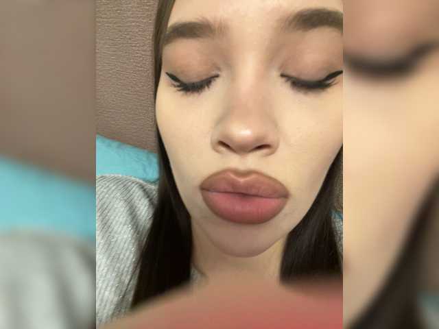 Glossmixdoll's BongaCams show and profile