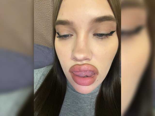 Glossmixdoll's BongaCams show and profile