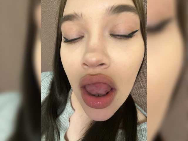 Glossmixdoll's BongaCams show and profile