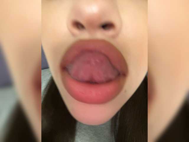 Glossmixdoll's BongaCams show and profile