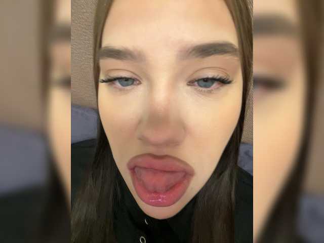 Glossmixdoll's BongaCams show and profile