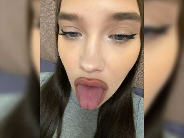 Glossmixdoll's BongaCams show and profile