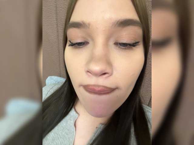 Glossmixdoll's BongaCams show and profile