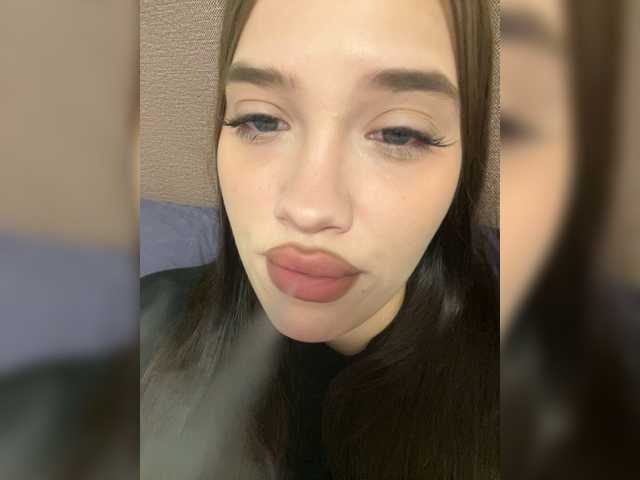 Glossmixdoll's BongaCams show and profile