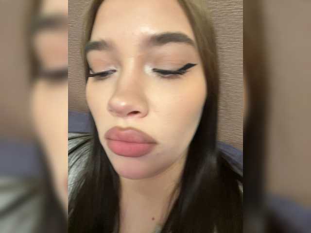 Glossmixdoll's BongaCams show and profile