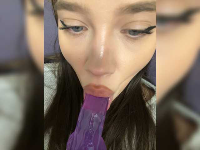 Glossmixdoll's BongaCams show and profile