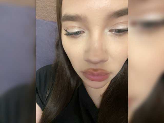 Glossmixdoll's BongaCams show and profile