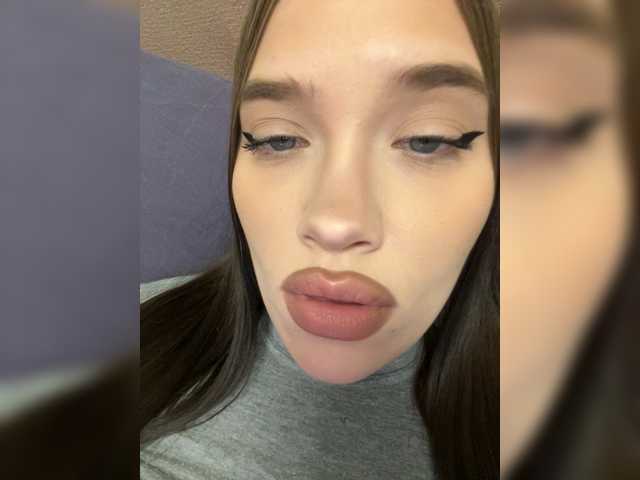 Glossmixdoll's BongaCams show and profile