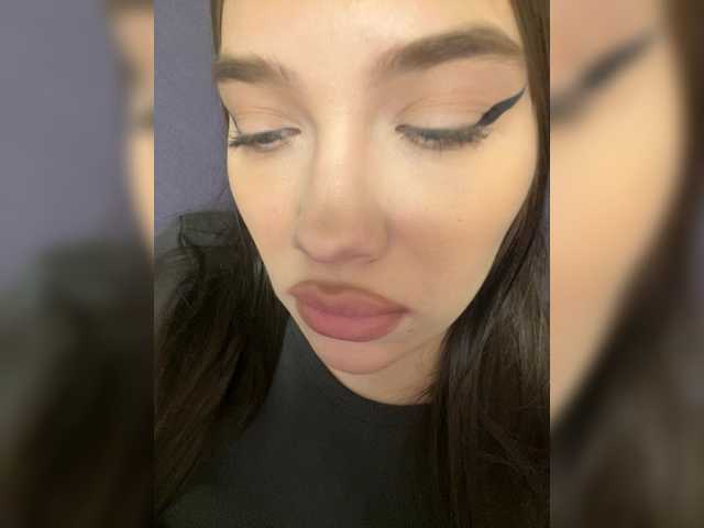 Glossmixdoll's BongaCams show and profile