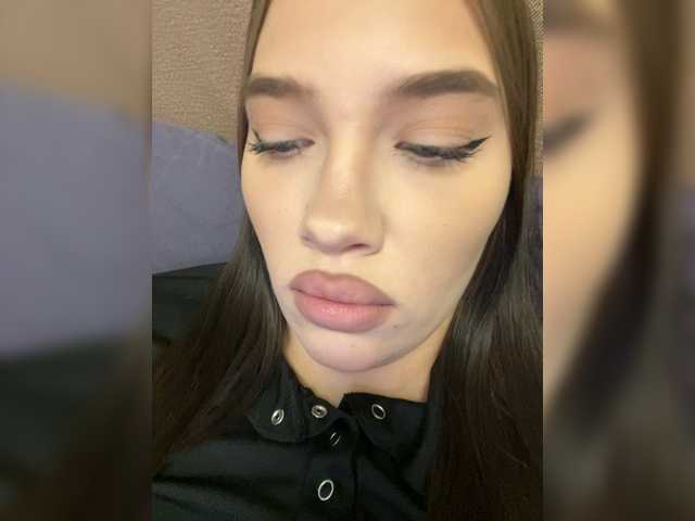 Glossmixdoll's BongaCams show and profile