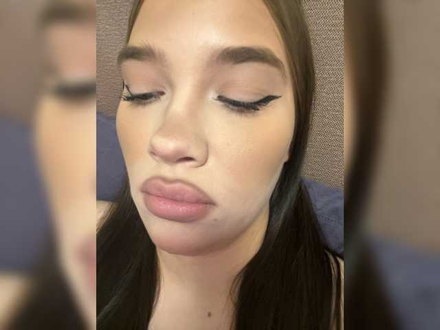 Glossmixdoll's BongaCams show and profile