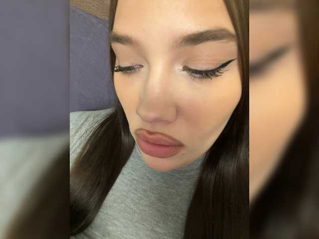 Glossmixdoll's BongaCams show and profile