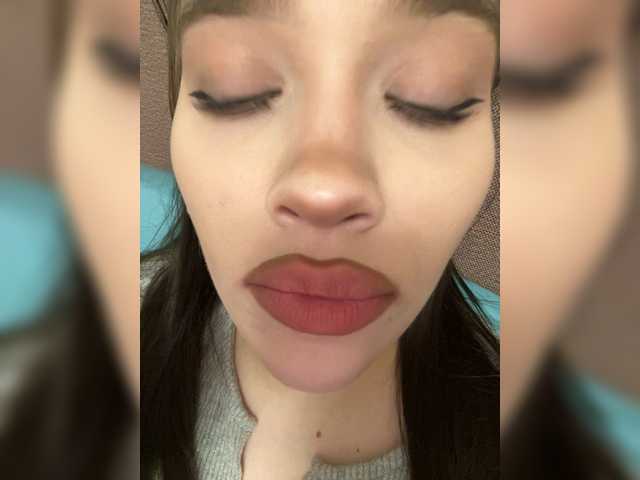 Glossmixdoll's BongaCams show and profile