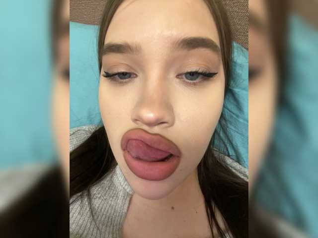 Glossmixdoll's BongaCams show and profile