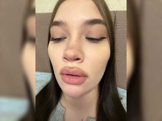 Glossmixdoll's BongaCams show and profile