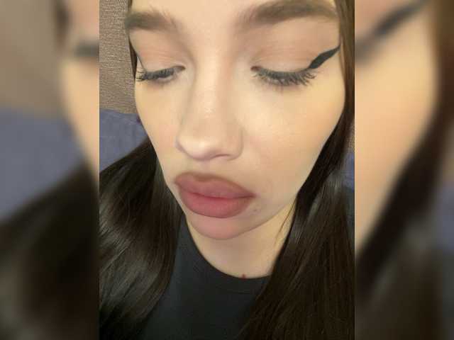 Glossmixdoll's BongaCams show and profile