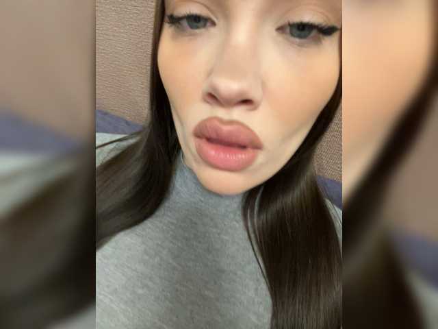 Glossmixdoll's BongaCams show and profile