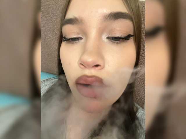 Glossmixdoll's BongaCams show and profile