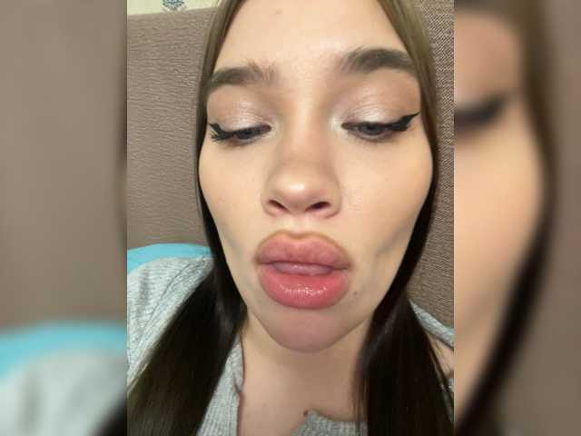 Glossmixdoll's BongaCams show and profile