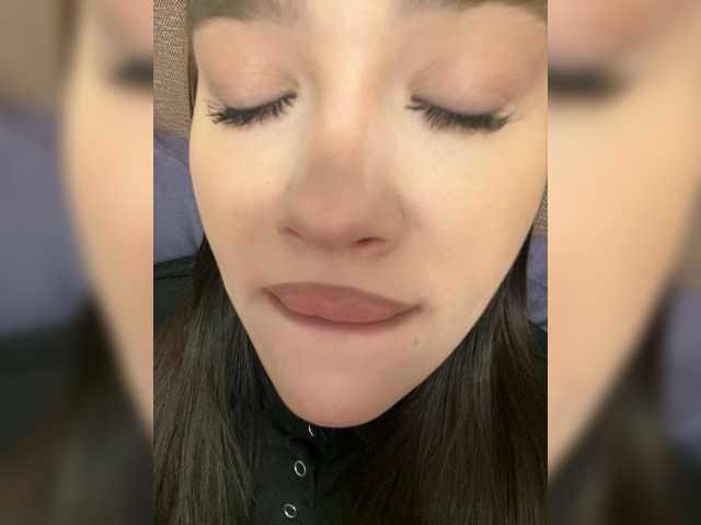 Glossmixdoll's BongaCams show and profile