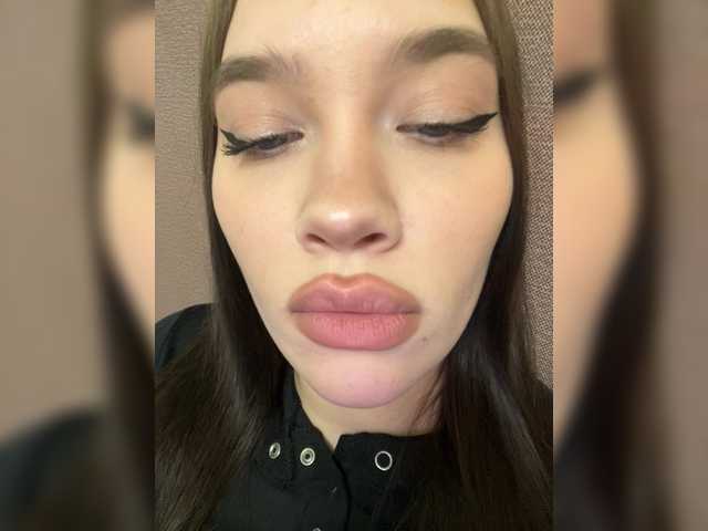 Glossmixdoll's BongaCams show and profile