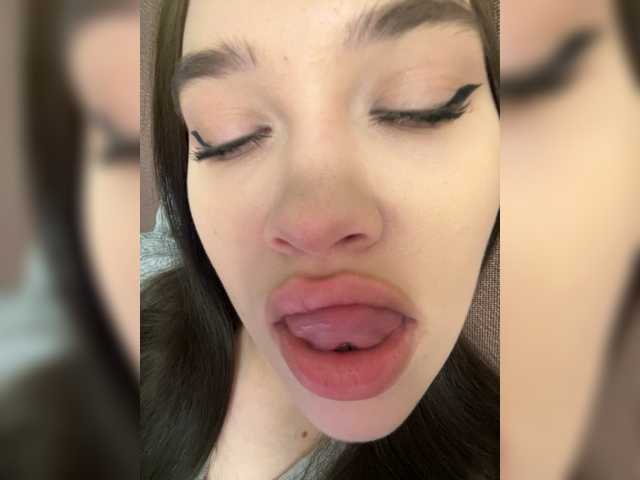 Glossmixdoll live cam