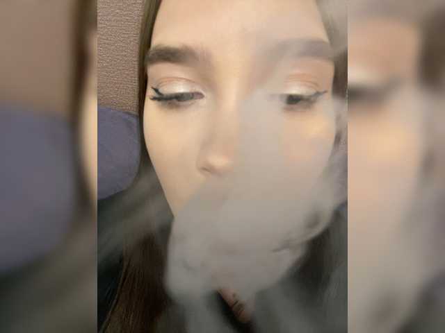 Glossmixdoll's BongaCams show and profile