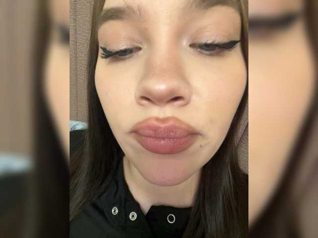 Glossmixdoll's BongaCams show and profile